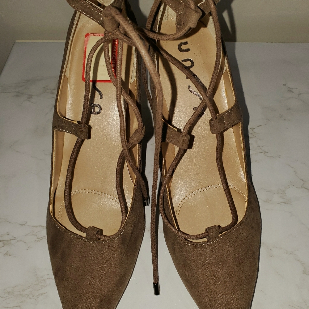 Short Pointy Heelels